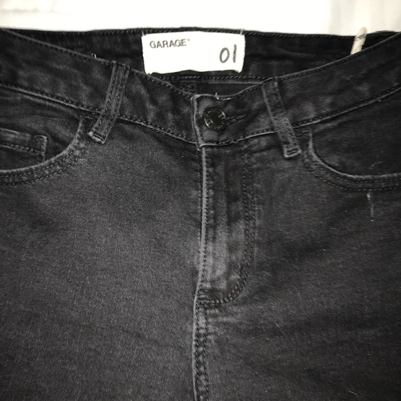 Black high rise jeans with knee rips - Picture 3 of 3